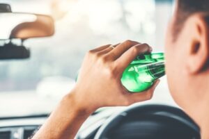 5 Types of Risky Driving Habits [Infographic]